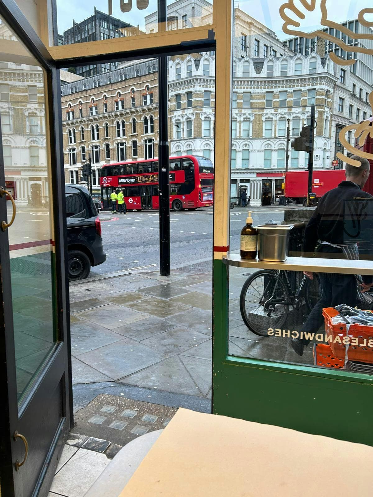 Retail to rent in 8 Ludgate Circus, London